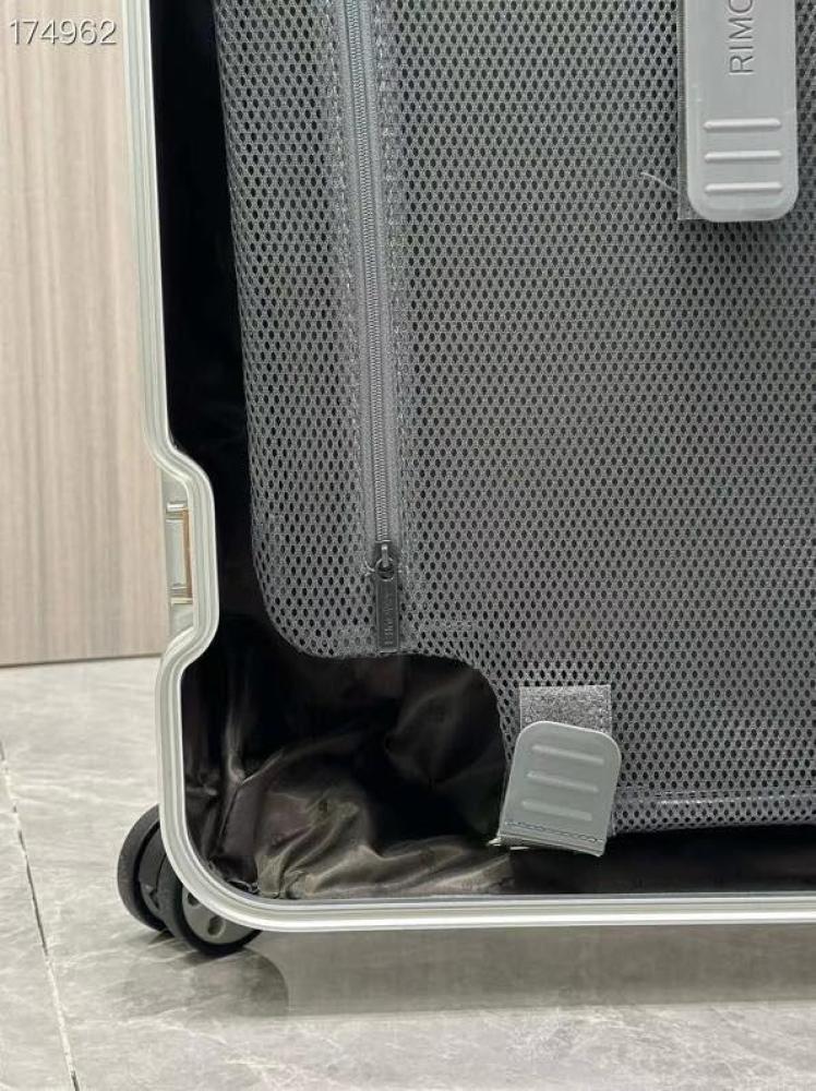ريموا حقيبة سفر carry-on S بلون السيلفر