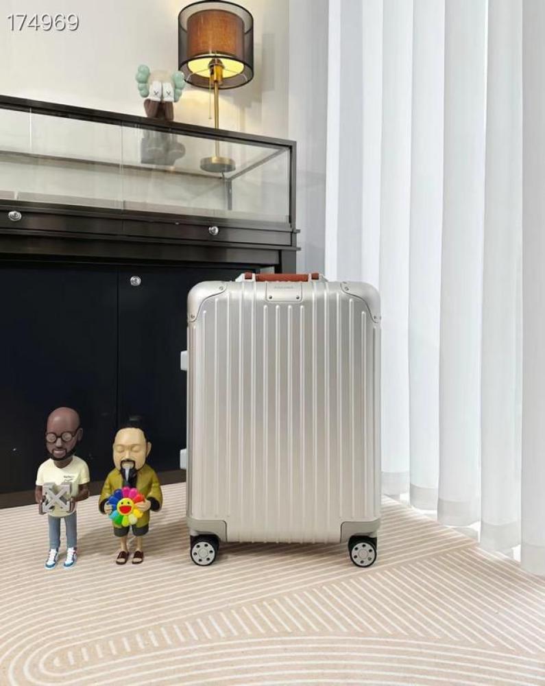 ريموا حقيبة سفر carry-on S