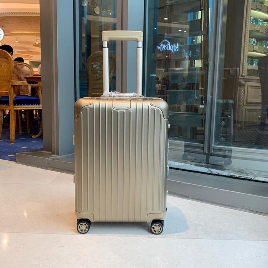 ريموا حقيبة سفر carry-on S بلون التيتانيوم