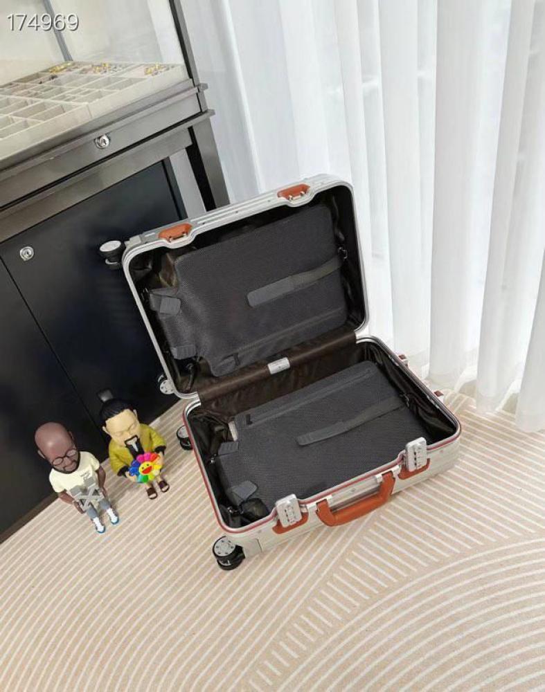 ريموا حقيبة سفر carry-on S