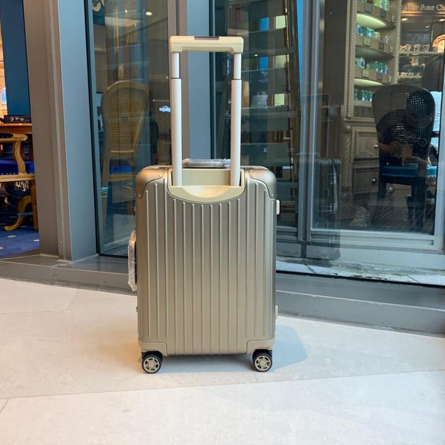 ريموا حقيبة سفر carry-on S بلون التيتانيوم