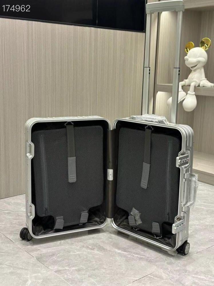 ريموا حقيبة سفر carry-on S بلون السيلفر