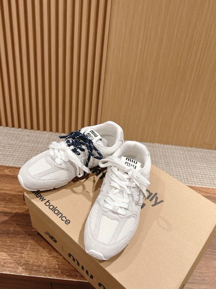 سنيكرز miu miu vs new balance