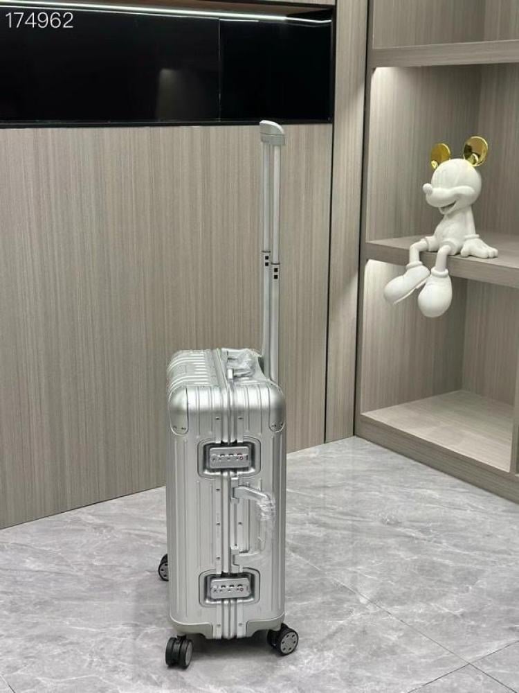 ريموا حقيبة سفر carry-on S بلون السيلفر
