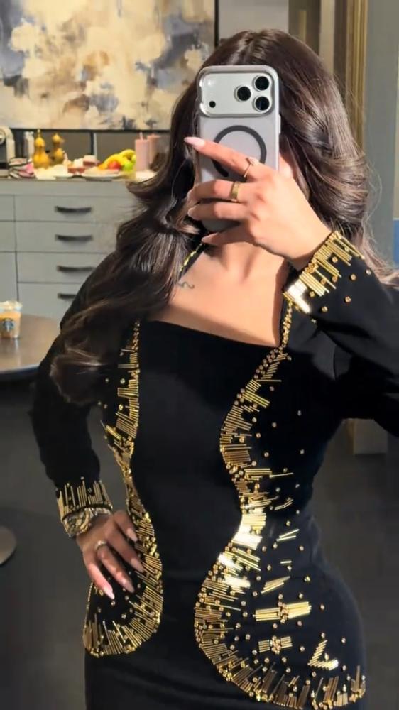 فستان سهره أسود بتطريز ذهبي