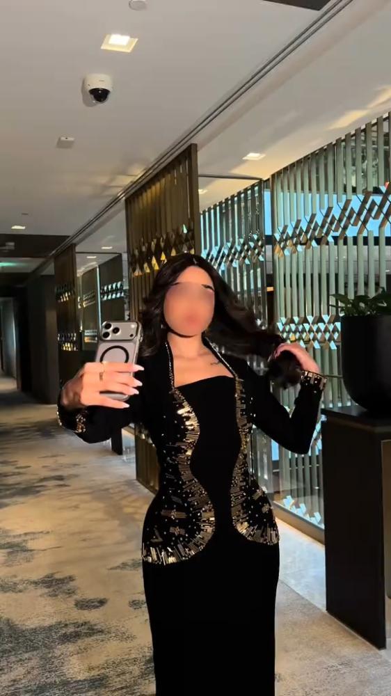 فستان سهره أسود بتطريز ذهبي