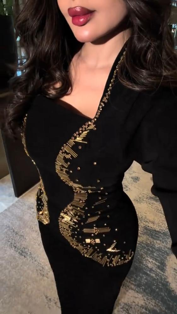 فستان سهره أسود بتطريز ذهبي