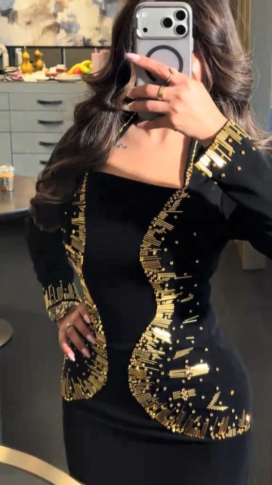 فستان سهره أسود بتطريز ذهبي