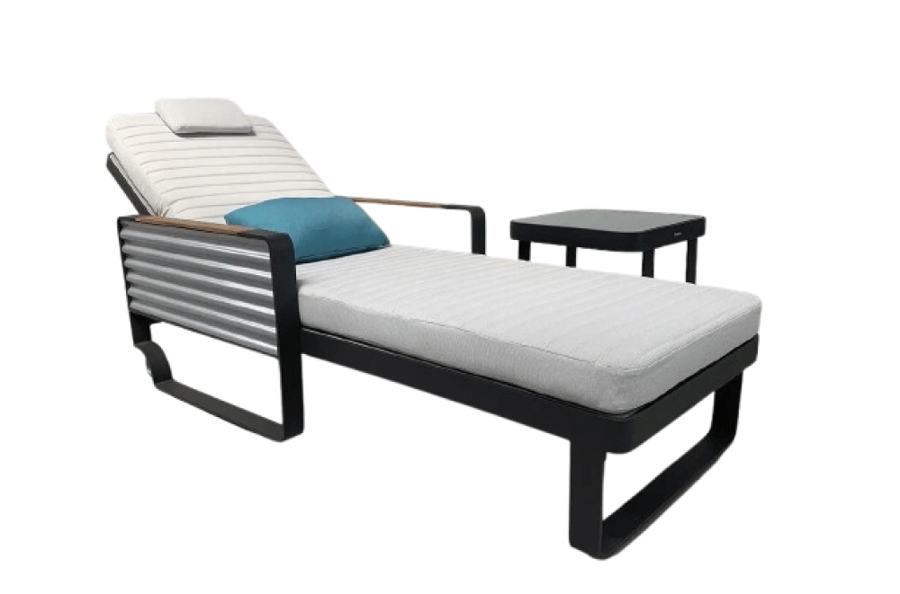 NEW AIRPORT OUTDOOR SUNLOUNGER