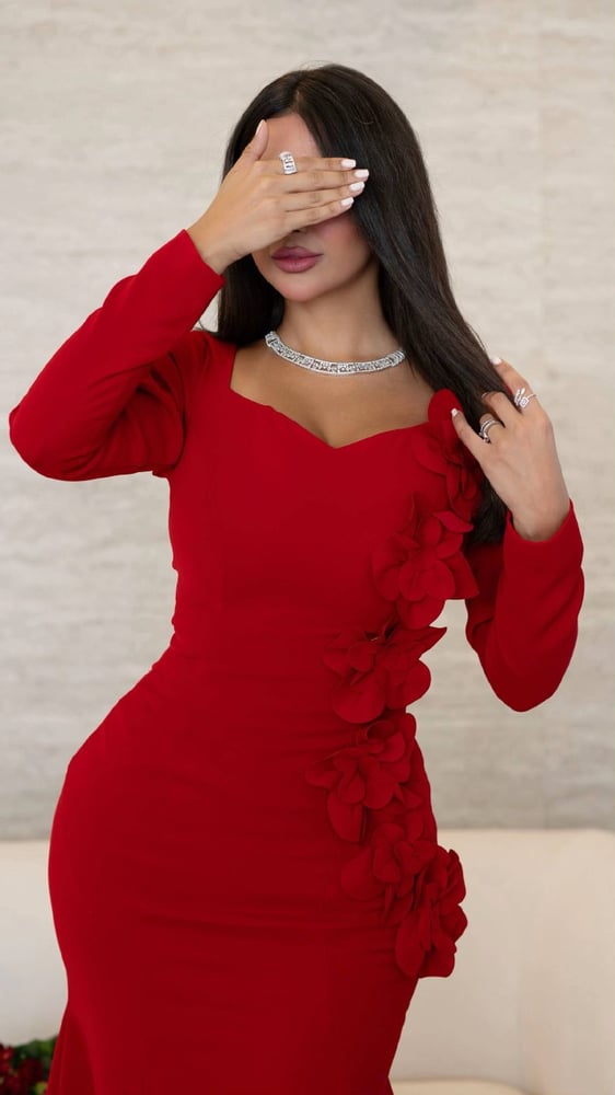 فستان باربي مع ورد ليزر قصة كلاسيكيه مكس توب