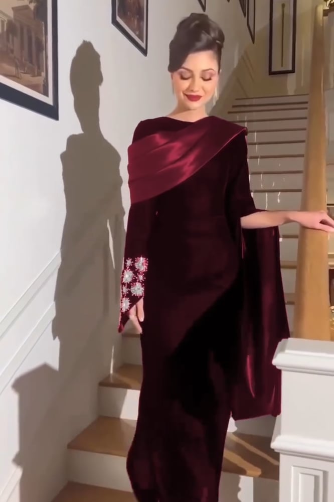 فستان الخامة مخمل كوري مع تفته الكم تطريز يدوي