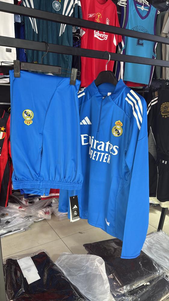 سويتر ريال مدريد الازرق