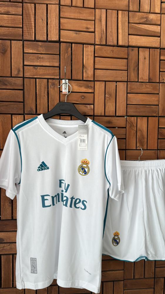 طقم ريال مدريد الكلاسيكي