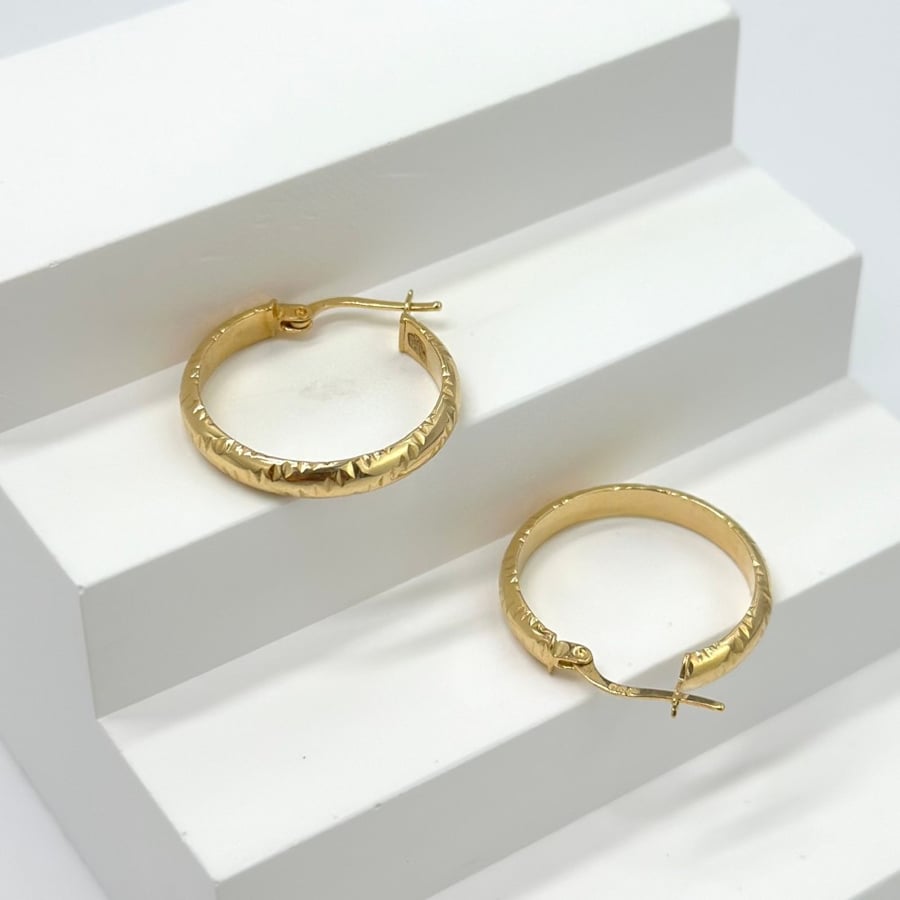 حلق ذهب اصفر عيار 18 مجوهرات الشلوي Gold earrings, Al-Shalawi jewelry