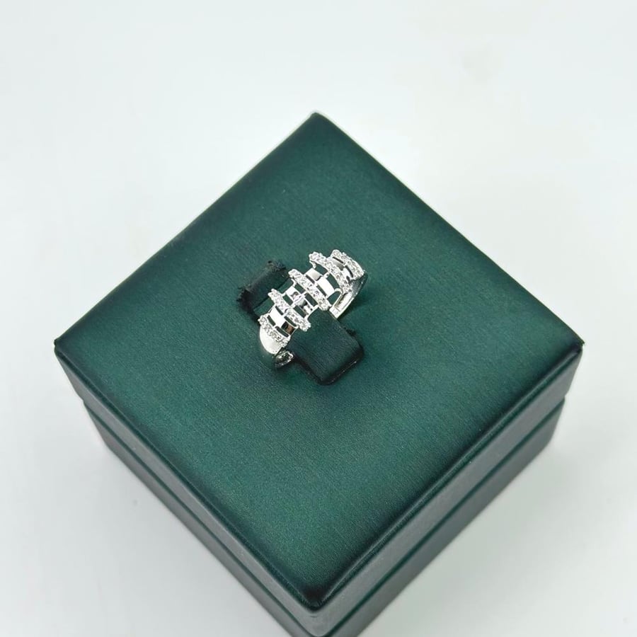 خاتم ذهب أبيض عيار 18 من مجوهرات الشلوي