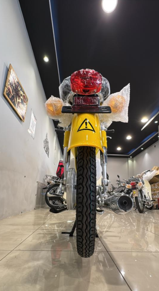 Motorcycle Mahi Dabb bike similar Honda classic yellow color 110Cc