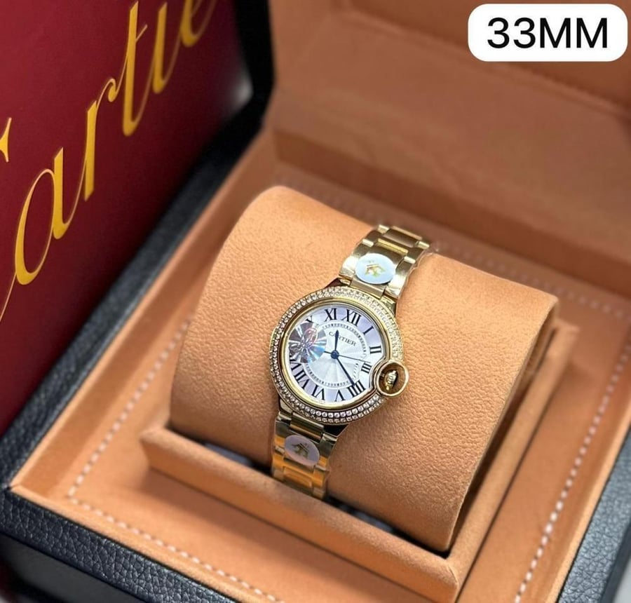 ساعة كارتييه بالون بلو (Ballon Bleu de Cartier) النسائية – ذهبية مرصعة | 33 مم