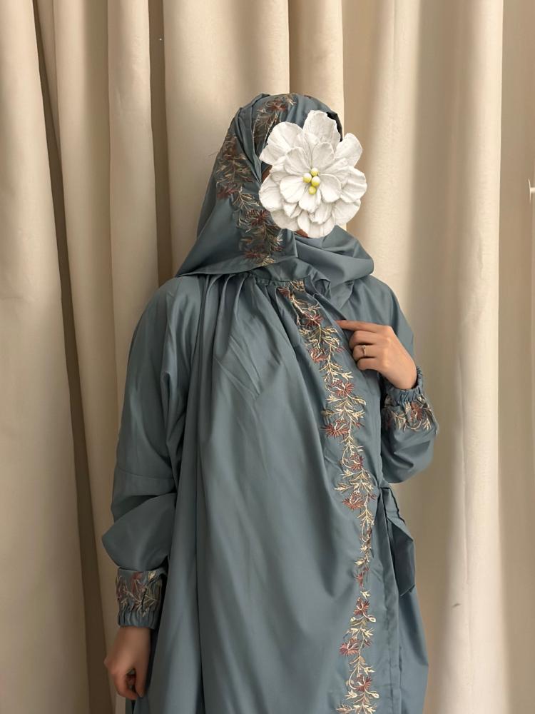 طقم صلاة بتطريز ورد ( سماوي )