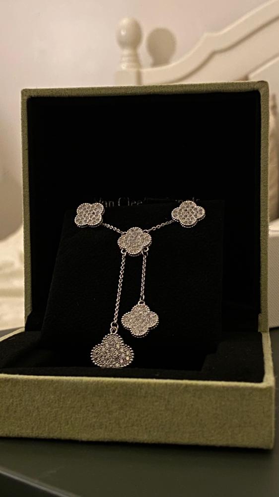 سلسال ماركة Van Cleef