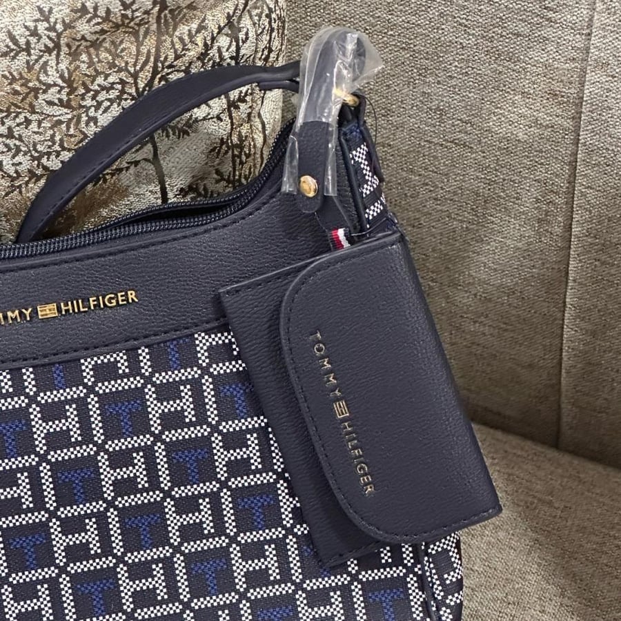 شنطة نسائية تومي- Toomy hilfiger