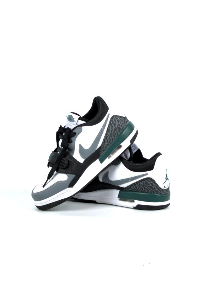 حذاء رجالي رياضي جلدي من NIKE – مقاس 38.5