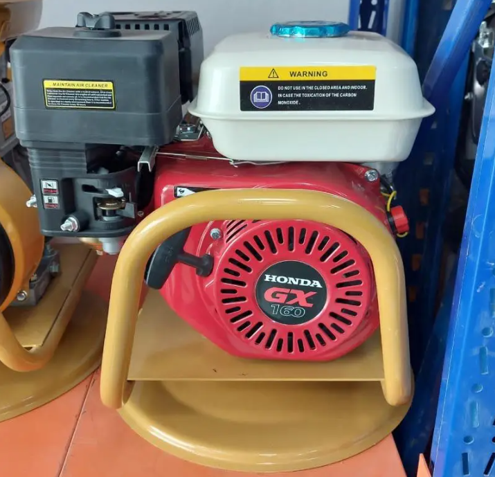 هزاز خرسانة محرك هوندا GX160 -  هزازات خرسانة - متجر الوجيه