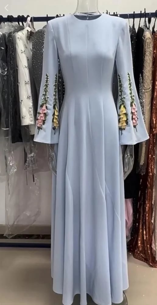 lapallina-azora-mannequin-front.jpg فستان أزورا السماوي على مانيكان