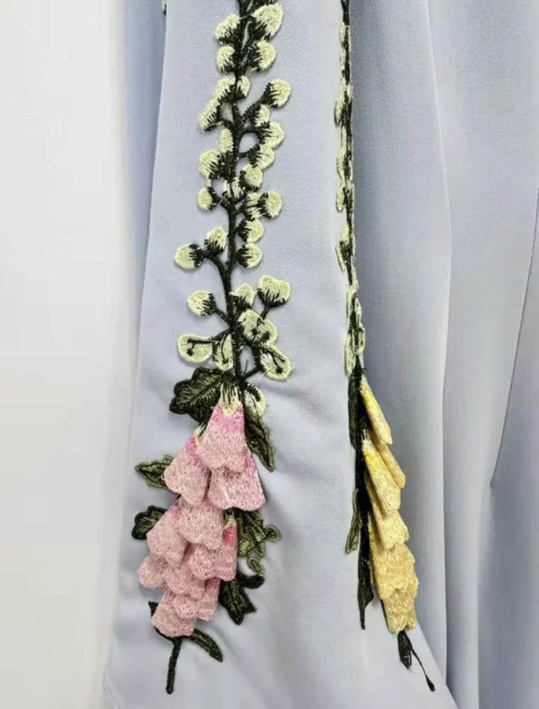 lapallina-azora-floral-embroidery.jpg تطريز ورود وردية وصفراء بارزة