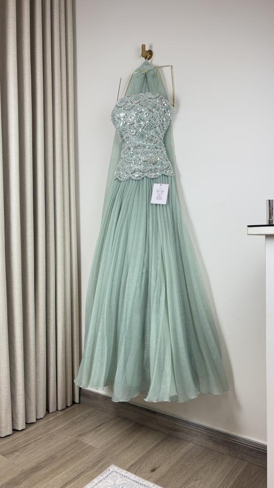Evening dress Mint Green embroidered with crystal and chiffon pleated skirt