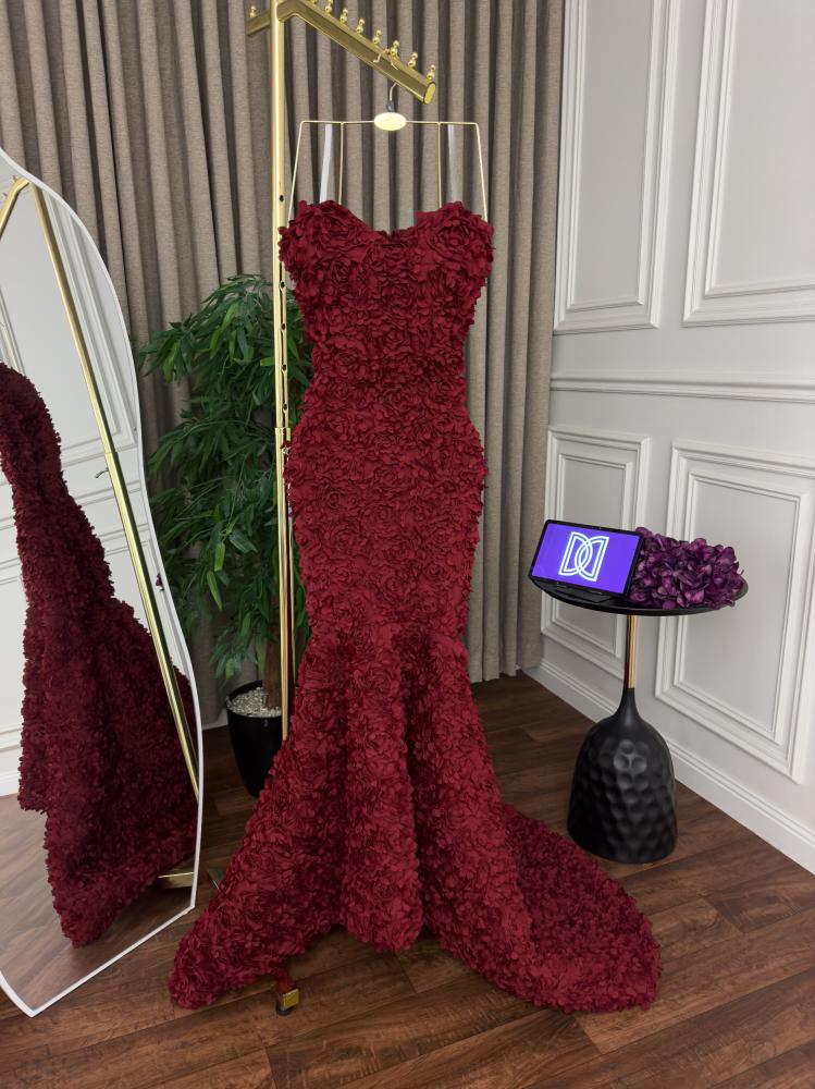Evening dress with roses complete