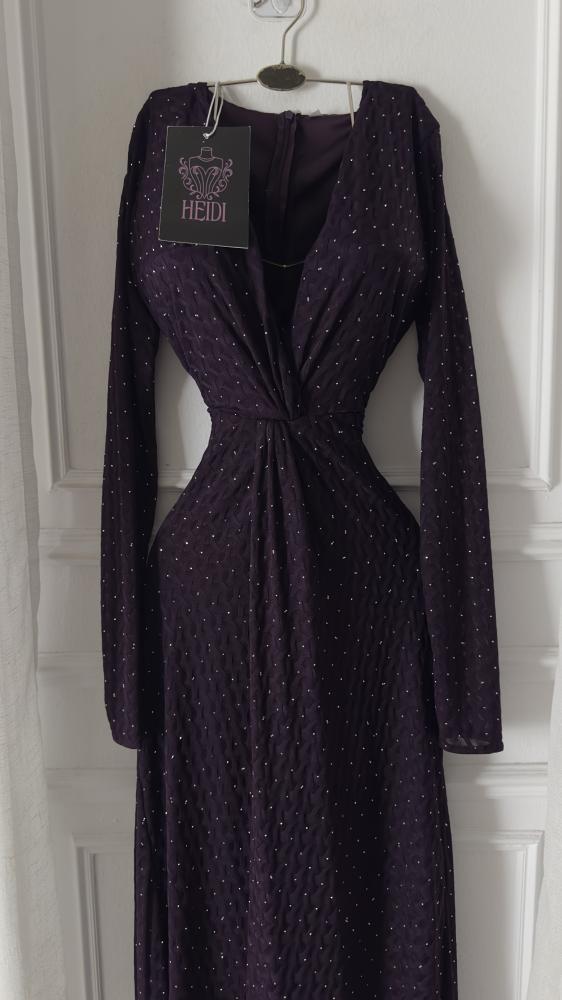Long purple evening dress with long sleeves and V-neck | HEIDI Fashion House