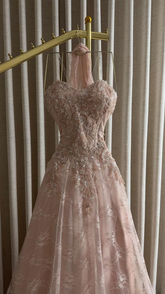 فستان سهرة راقٍ بتصميم الأميرة (Princess Dress)
