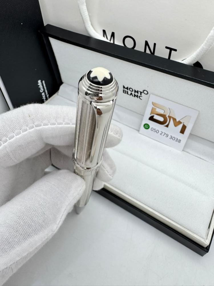 قلم Montblanc حبر جاف بتصميم كلاسيكي أنيق