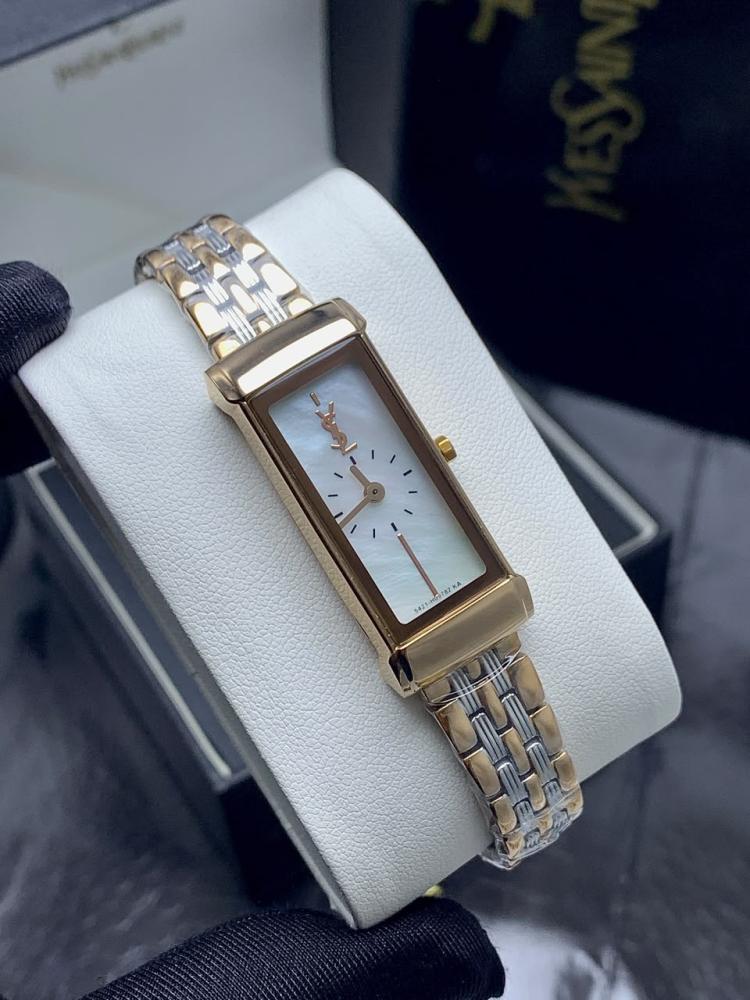 ساعة Yves Saint Laurent النسائية بسوار ستانلس ستيل