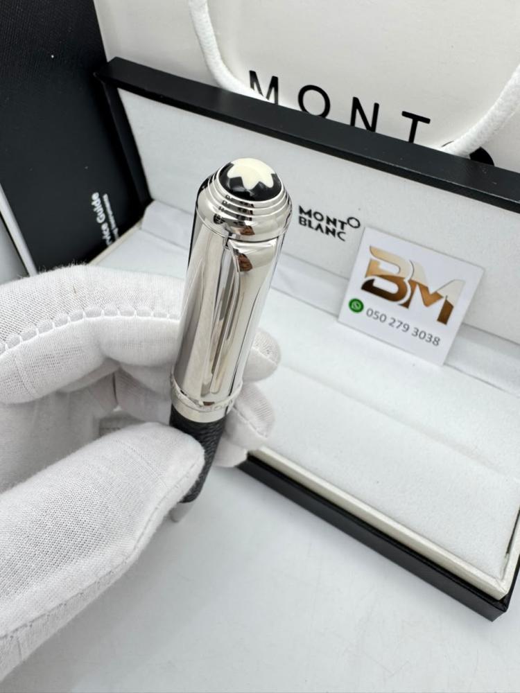 قلم Montblanc حبر جاف بتصميم كلاسيكي أنيق