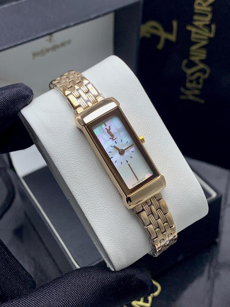 ساعة Yves Saint Laurent النسائية بسوار ستانلس ستيل