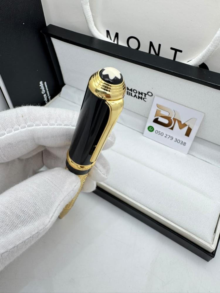 قلم Montblanc حبر جاف بتصميم كلاسيكي أنيق