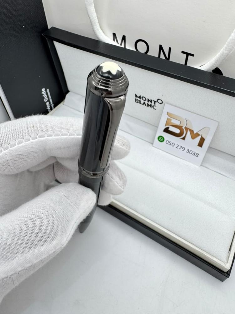 قلم Montblanc حبر جاف بتصميم كلاسيكي أنيق