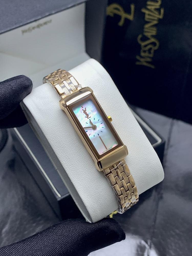 ساعة Yves Saint Laurent النسائية بسوار ستانلس ستيل
