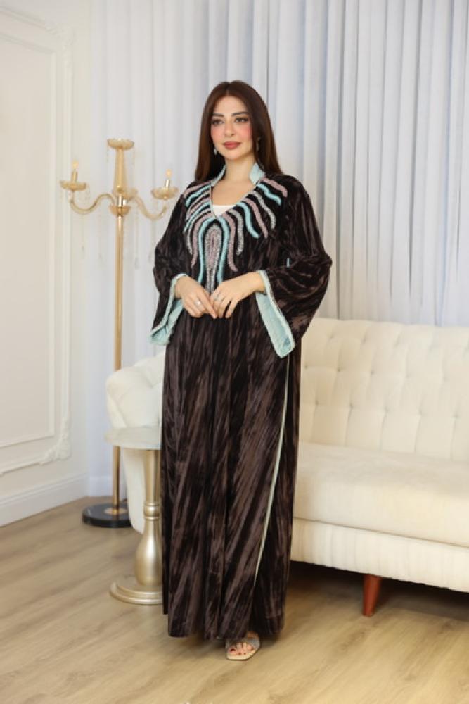 جلابيه مخمل بتطريز يدوي بالصدر
