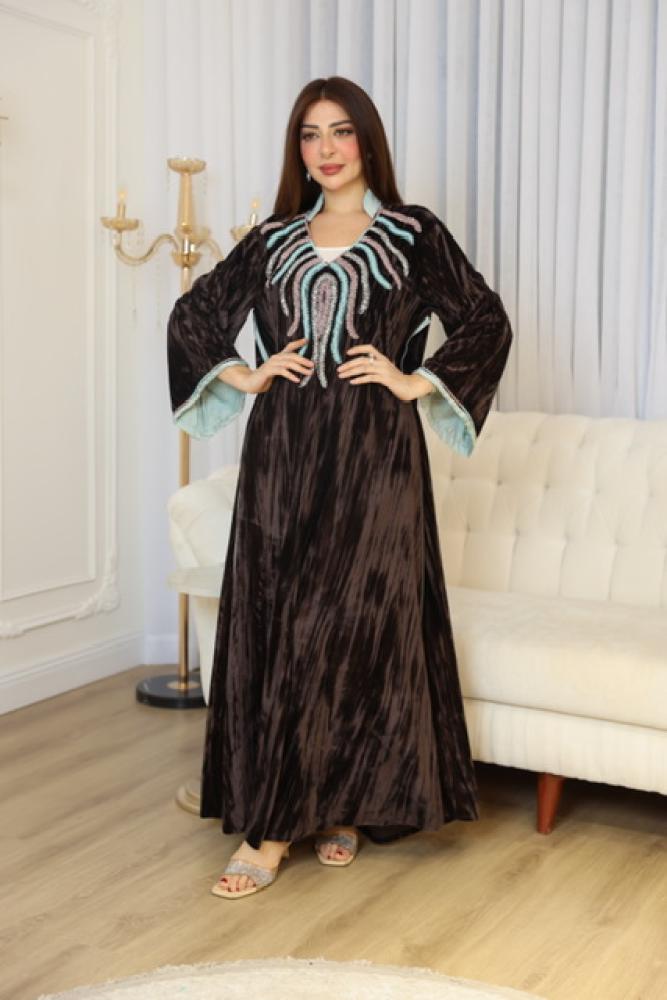 جلابيه مخمل بتطريز يدوي بالصدر