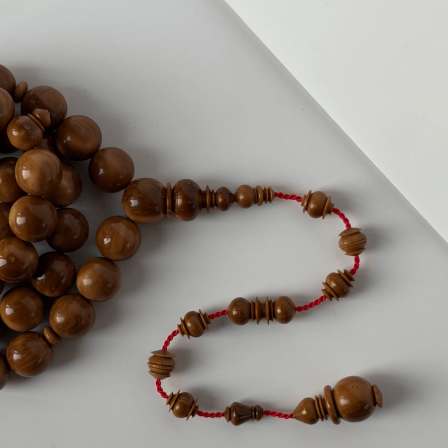 Coconut round prayer bead with Tameelika