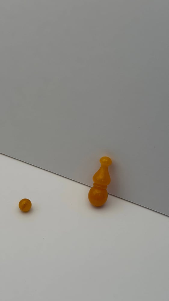 Round Juzri prayer bead with a Tameelika