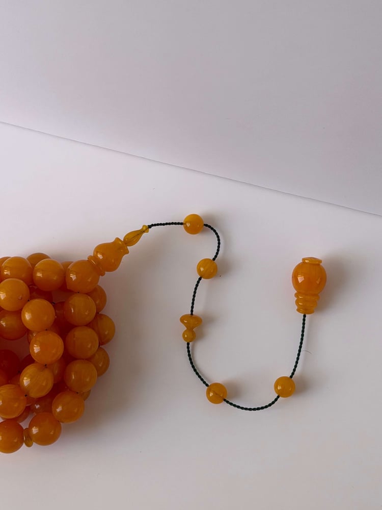 Round Juzri prayer bead with a Tameelika