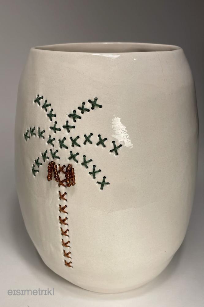 Medinah Dates Vase