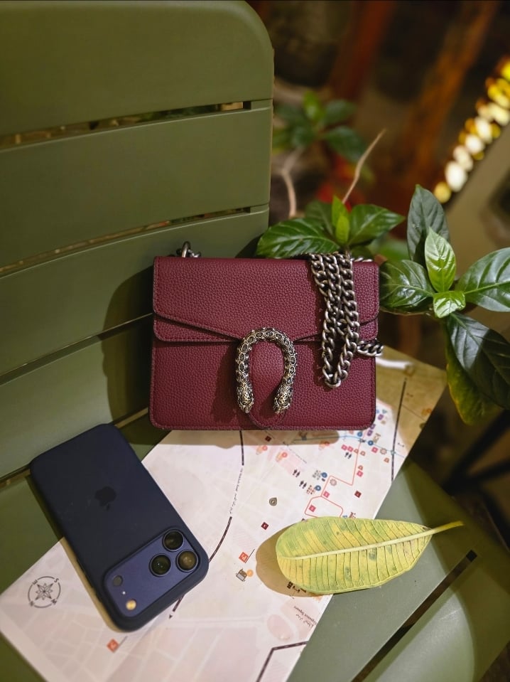 حقيبه قوتشي احمر