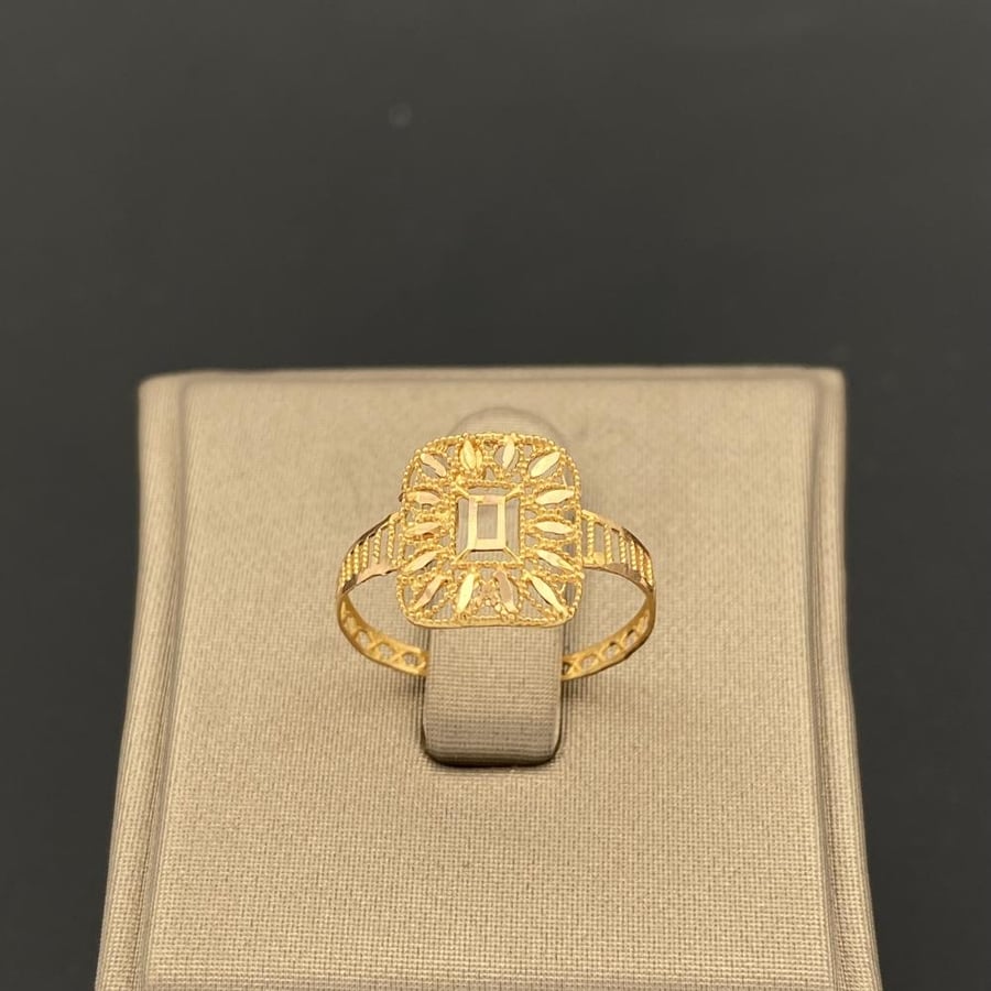 Gold ring 21 karat weight 0.92 grams