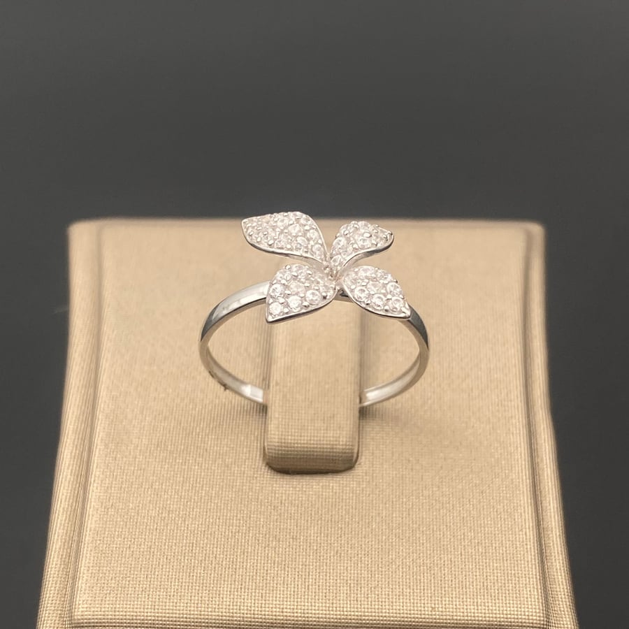 Gold ring 18 karat weight 1.54 grams