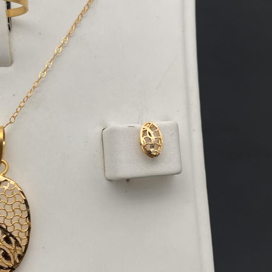 Half a 21-karat gold set, weight 3.6 grams