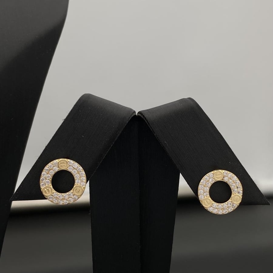 Gold set 18 karat weight 3.20 grams